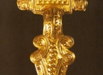 Fig. 1. Bow brooch from Tumiany (former Daumen), Warmińsko-Mazurskie Voivodeship, grave 57 – import from Scandinavia (gilded silver, niello) (v. Carnap-Bornheim, Ibsen, Valuev [Eds.], Die Prussia-Sammlung. Der Bestand im Museum für Geschichte und Kunst Kal