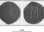 Fig. 1. Besko, woj. podkarpackie, Poland. Follis (40 nummi) of Justinian I; Nicomedia; 543/544, possibly 547 (Photo M. Wołoszyn).
