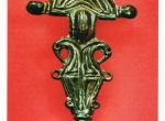 Fig. 1. Bronze bow brooch from Tumiany (former Daumen), Warmińsko-Mazurskie Voivodeship, grave 26 (13/69). Photo. St. Fitak (Prusowie. Dzieje i kultura ludu bałtyjskiego [folder to the exhibition: Prussians. History and Culture of a Balt People], Malbork 1