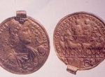 Ryc. 2. 9-solidowy medalion Konstancjusza II bity w Antiochii w latach 348-349 pochodzący zapewne z depozytu z Laskiva (Gosudartsvennyj Ermitaž, St. Petersburg, nr inw. 2142).