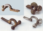 Fig. 2. The fibulas made of various metals (M. Kemkes, Von Augustus bis Attila. Leben am ungarischen Donaulimes, Konstanz 2001; T. Schmidts, Römer zwischen Alpen und Nordmeer, Mainz 2000)